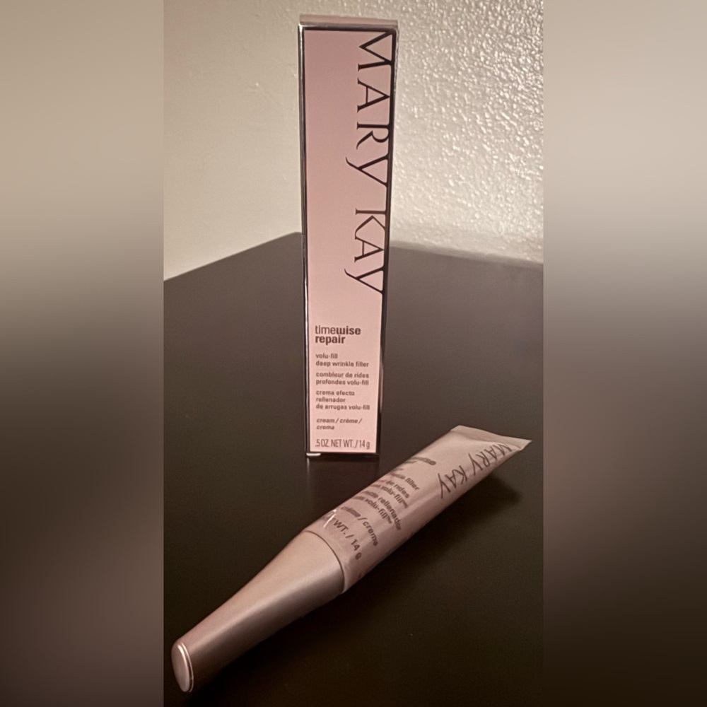 Mary Kay TimeWise Repair Volu-Fill Deep Wrinkle Filler Hyaluronic Acid + Retinol - Picture 2 of 2